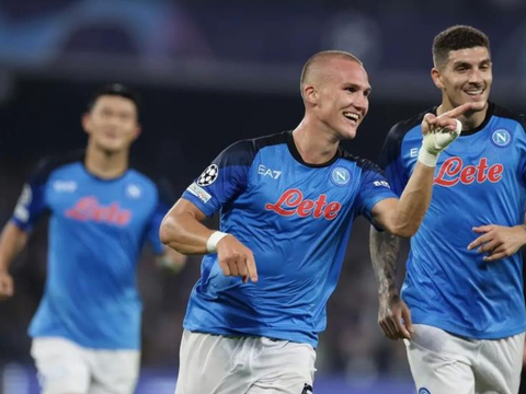 那不勒斯：欧冠征途上的战术博弈与荣耀突围